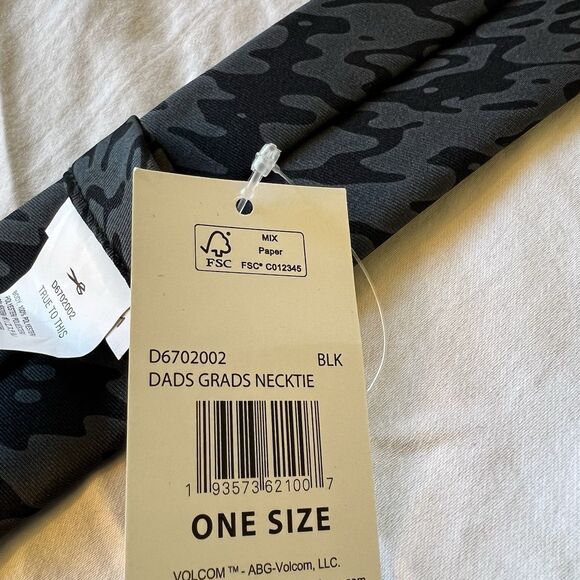 Volcom Mens Camo Neck Tie Suit Accessory Camouflage Black Grey Slim Tie - Picture 4 of 4